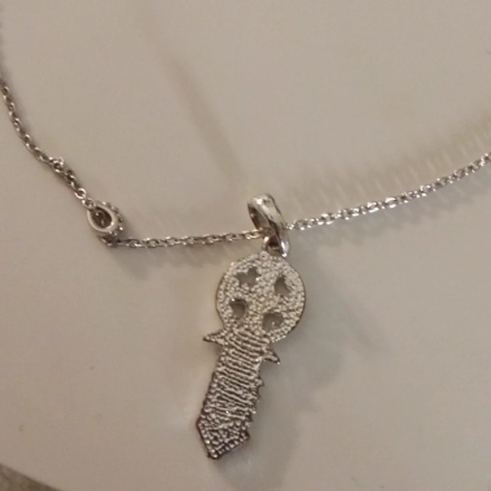 (FRIENDS) STERLING SILVER NECKLACE